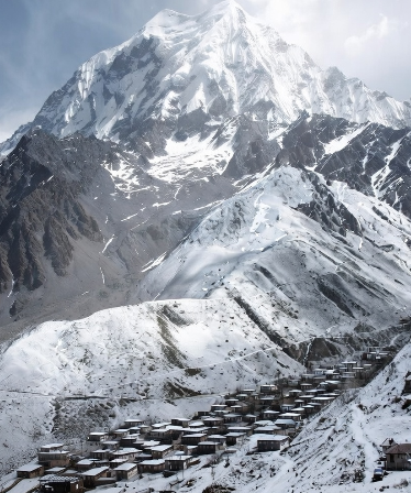Más Allá de la Cumbre: La Fusión del Montañismo y la Supervivencia para Estancias Prolongadas en la Altura